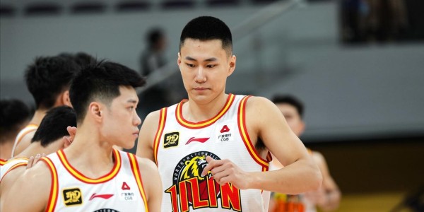 bob半岛体育登录入口-不该回辽篮！25岁前锋又被弃用，场均1.8分，杨鸣重新启用李晓旭