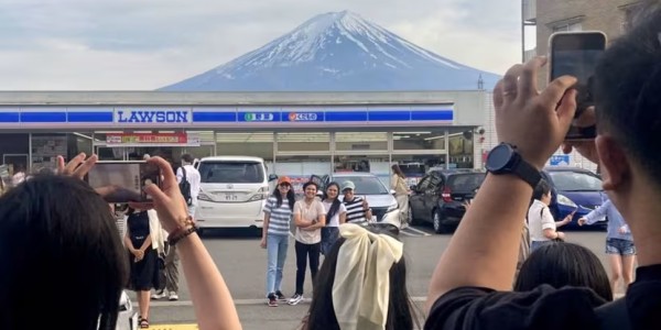 bob半岛体育-赴日中国游客骤减45%，日本转靠欧美游客填补缺口：破4000万大关